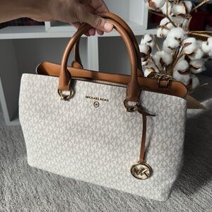 Michael Kors Satchel + Wallet Bundle 🤍 (Like New)